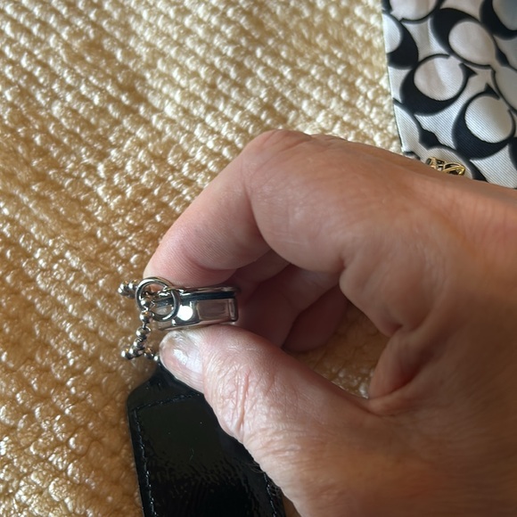 COACH SKINNY SCARF AND BAG TAG - Picture 12 of 12